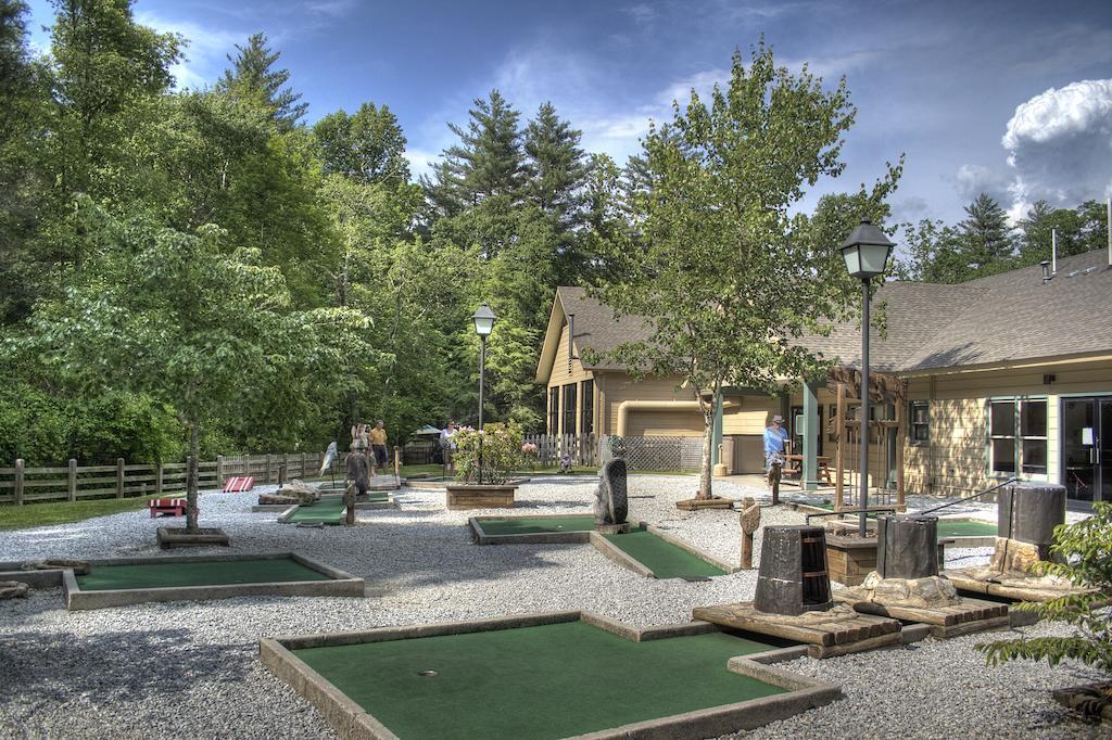 Foxhunt At Sapphire Valley Exterior photo