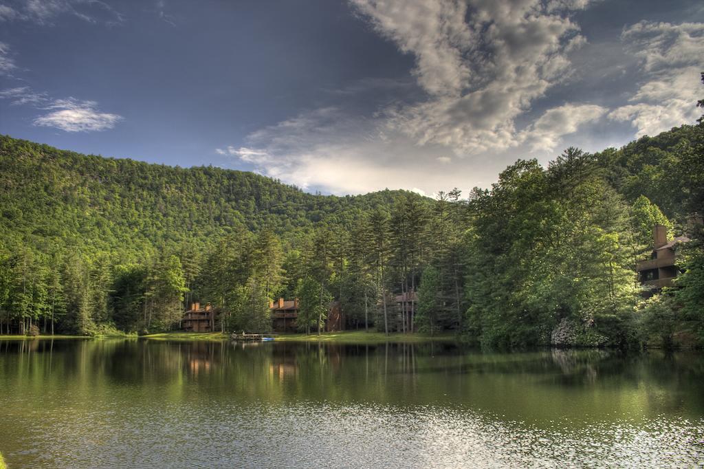 Foxhunt At Sapphire Valley Exterior photo