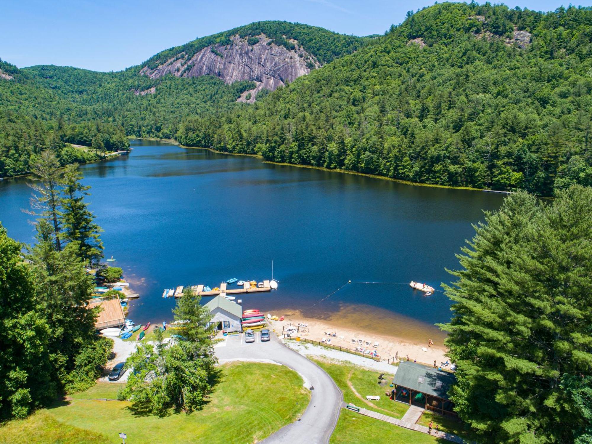 Foxhunt At Sapphire Valley Exterior photo