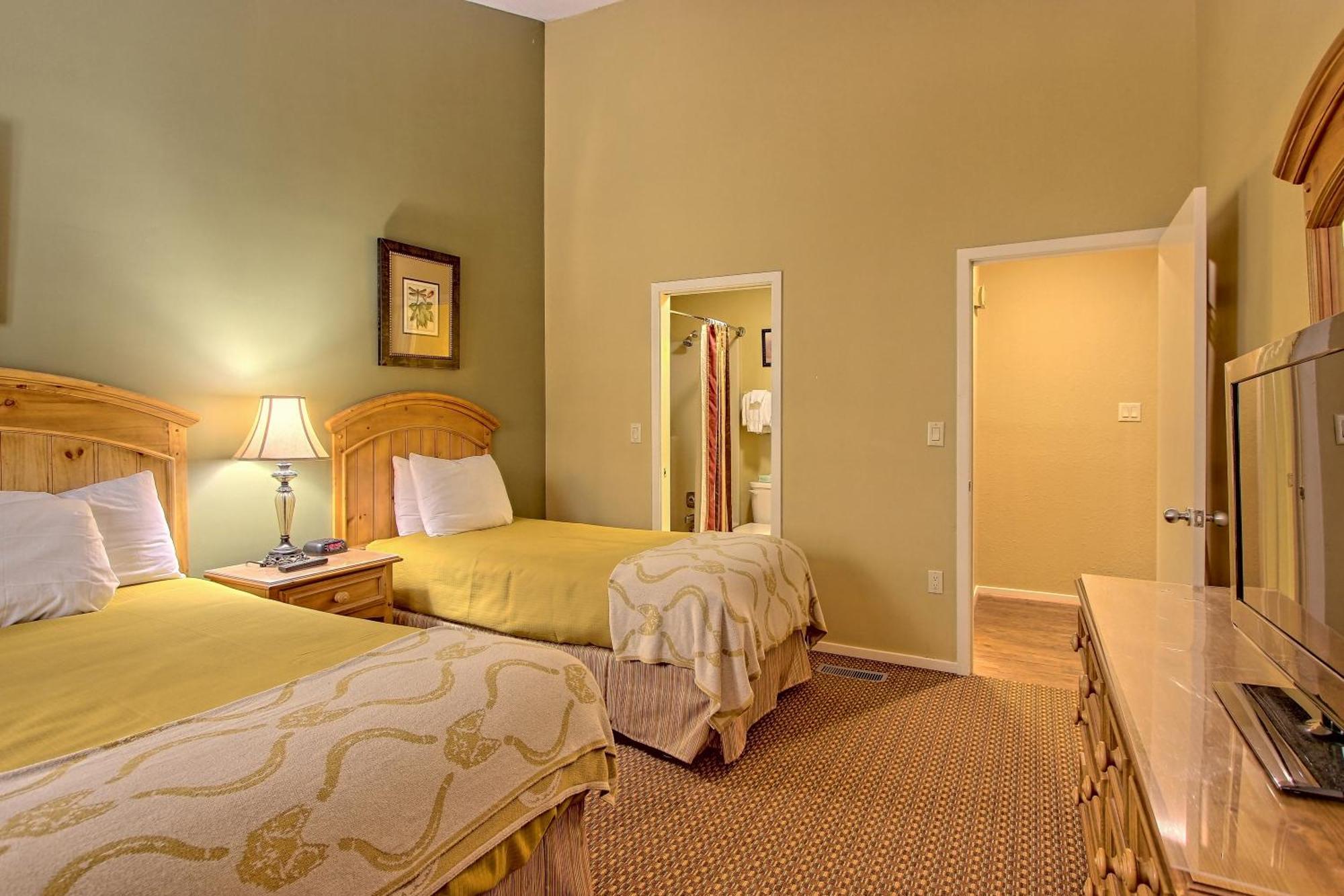Foxhunt At Sapphire Valley Room photo