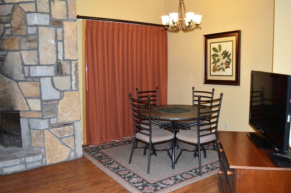 Foxhunt At Sapphire Valley Exterior photo