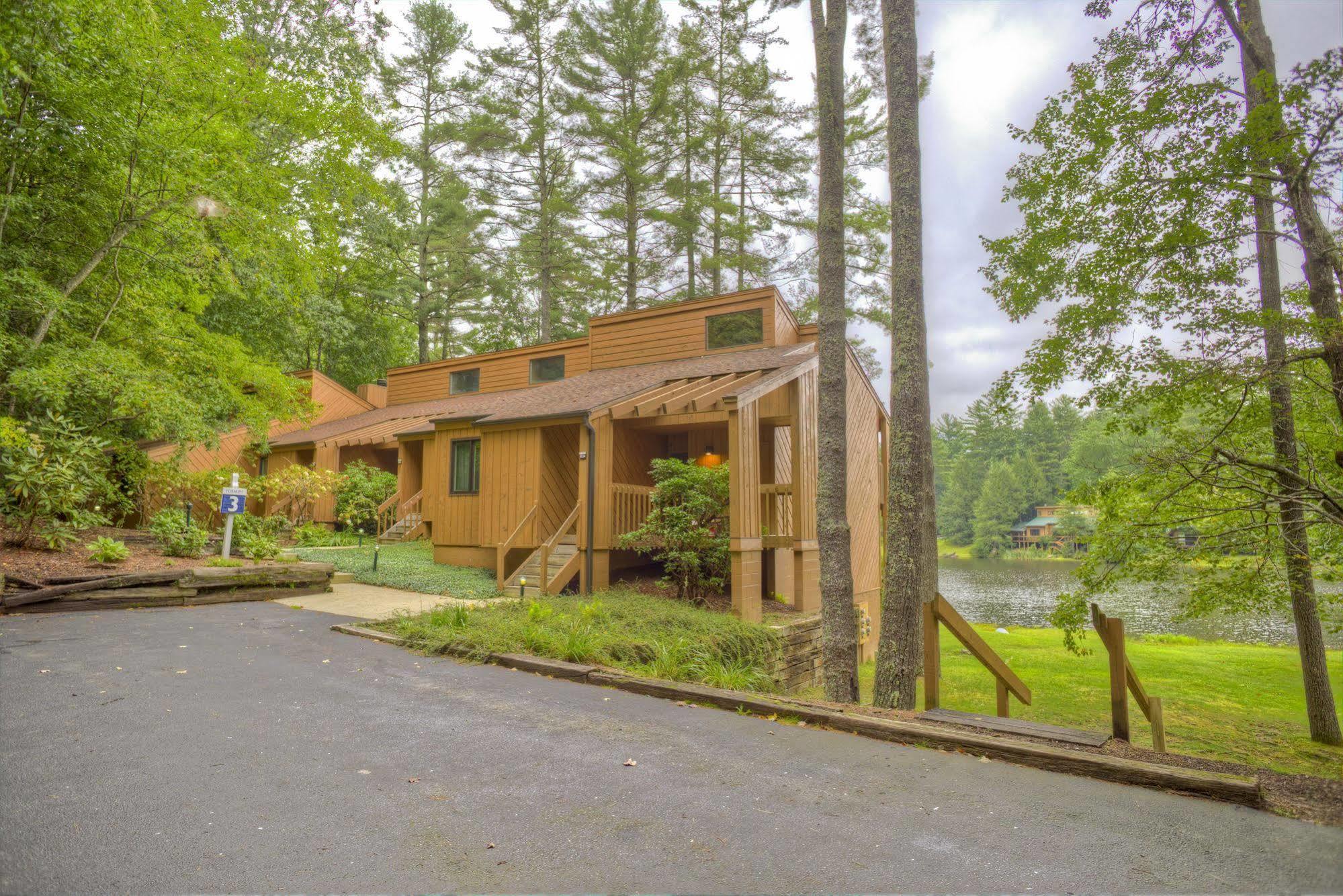 Foxhunt At Sapphire Valley Exterior photo